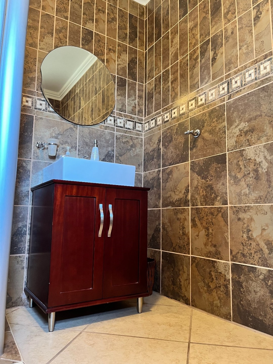 6 Bedroom Property for Sale in Tergniet Western Cape